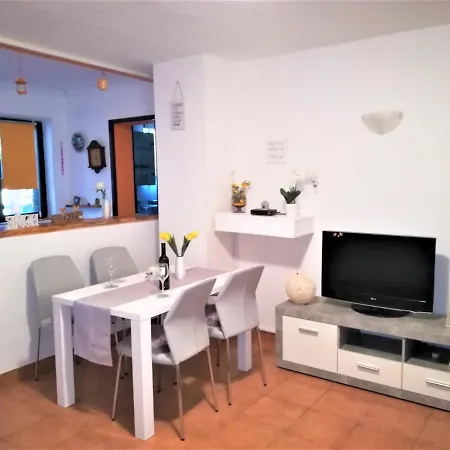 D&n Apartment *
